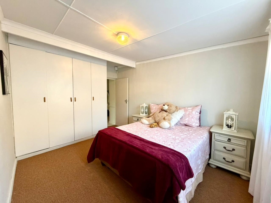6 Bedroom Property for Sale in Heiderand Western Cape